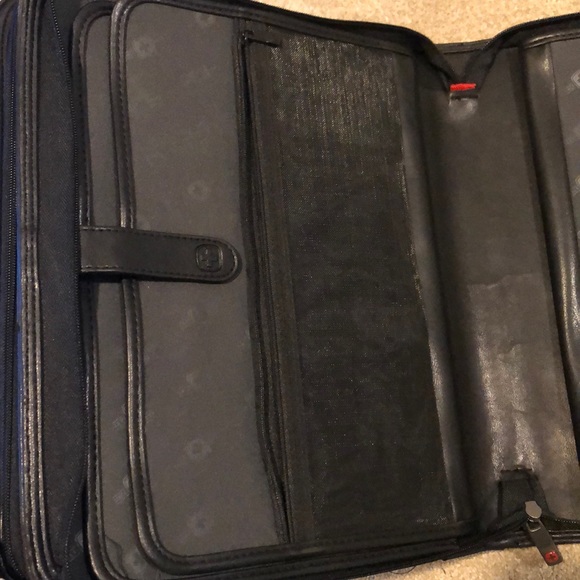 Swiss Army briefcase - Picture 7 of 10